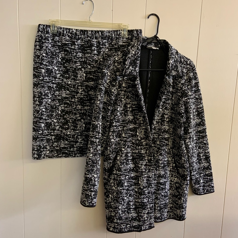 Dana Buchman Black and White Skirt Suit